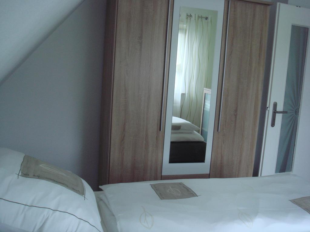 Ferien- Messewohnung Naehe Koeln-Messe Flughafen Bonn レスラート エクステリア 写真